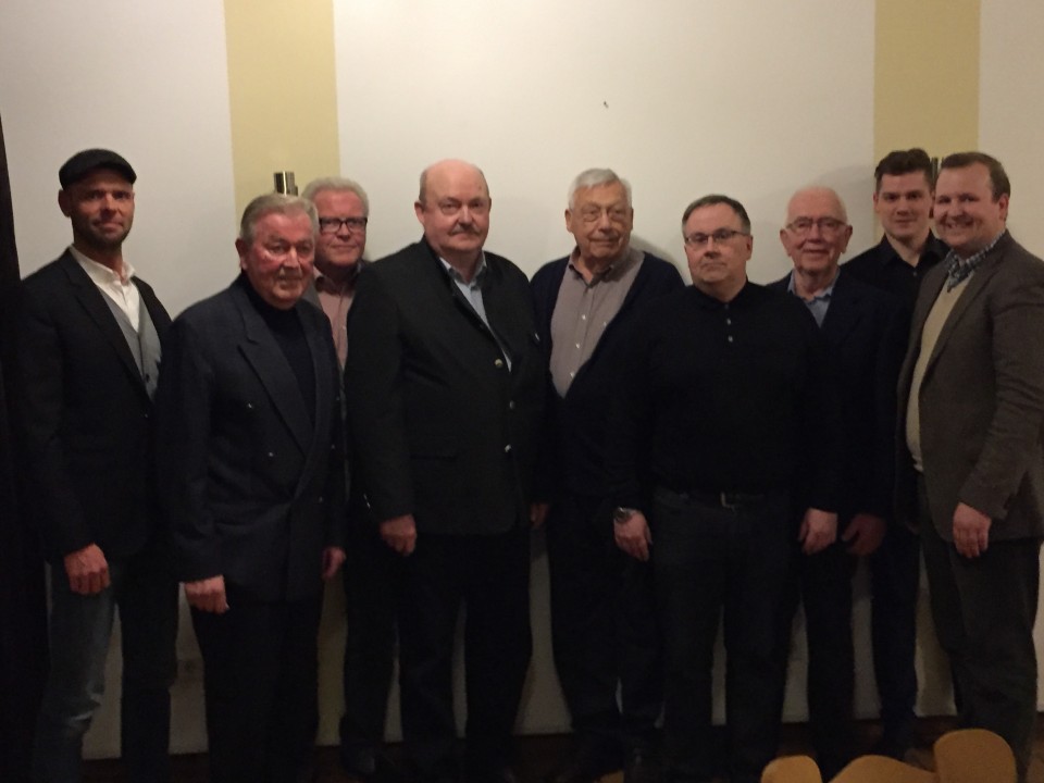 Das neue Vorstandsteam (v.l.): Marco Schulz, Gerd Kölsch, Theo Grohmann, Friedhelm abke, Willi König, Karl-Heinz Nolting gen. Neddermann, Willi Poppensieker, Friedhelm Löwen und CDU-Stadtverbandsvorsitzender Florian Dowe Das neue Vorstandsteam (v.l.): Marco Schulz, Gerd Kölsch, Theo Grohmann, Friedhelm abke, Willi König, Karl-Heinz Nolting gen. Neddermann, Willi Poppensieker, Friedhelm Löwen und CDU-Stadtverbandsvorsitzender Florian Dowe