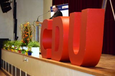 Unser Kreisvorsitzender Dr. Tim Ostermann MdB kann ber 600 Gste im Schtzenhof begren.