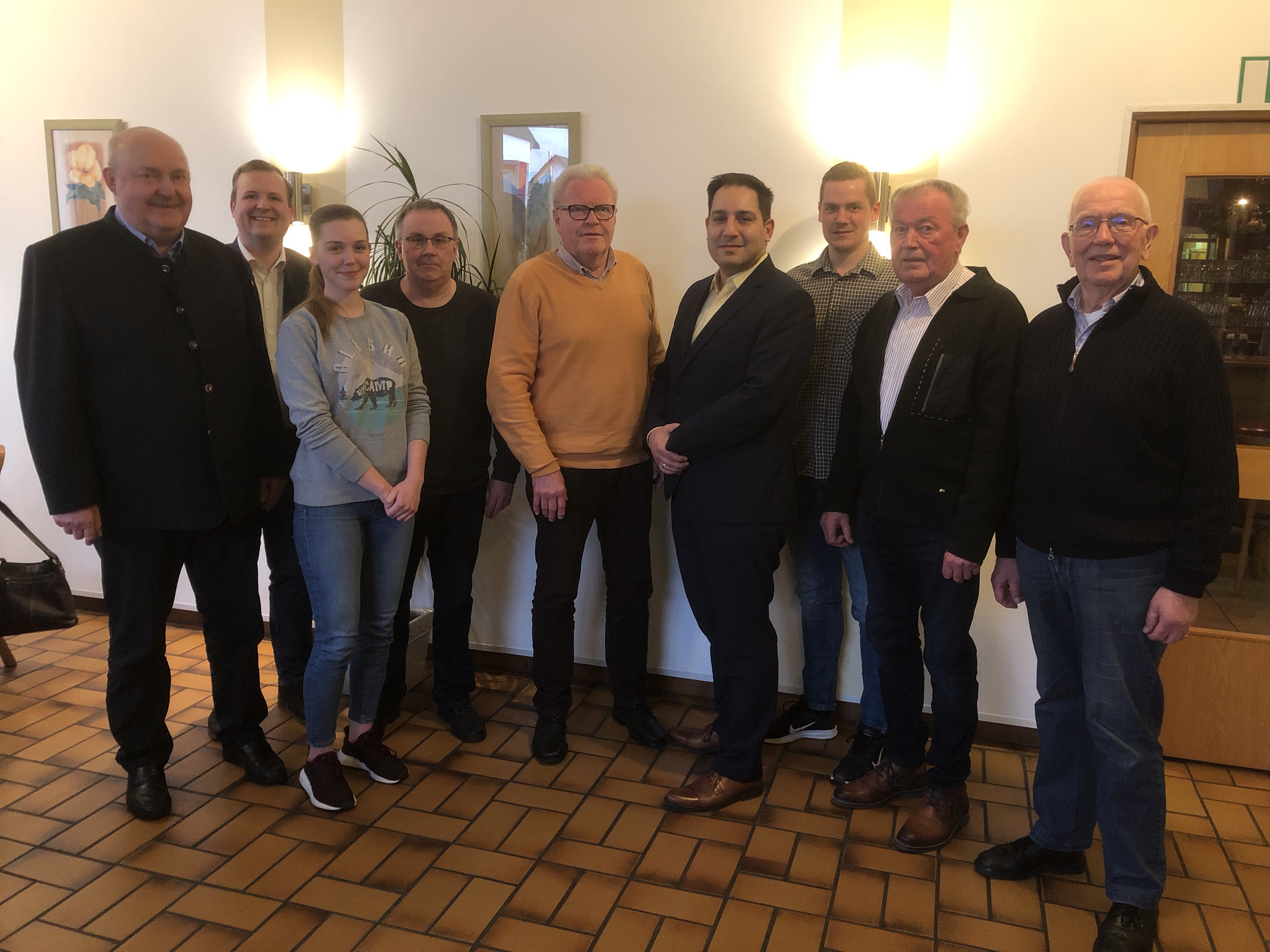 Friedhelm Abke, Florian Dowe, Alina Sauerland, Karl-Heinz Nolting gen. Neddermann, Theo Grohmann, Borzoo Afshar, Friedhelm Löwen und Gerd Kölsch (v.l.) Friedhelm Abke, Florian Dowe, Alina Sauerland, Karl-Heinz Nolting gen. Neddermann, Theo Grohmann, Borzoo Afshar, Friedhelm Löwen und Gerd Kölsch (v.l.)