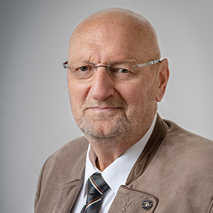  Hans-Georg König